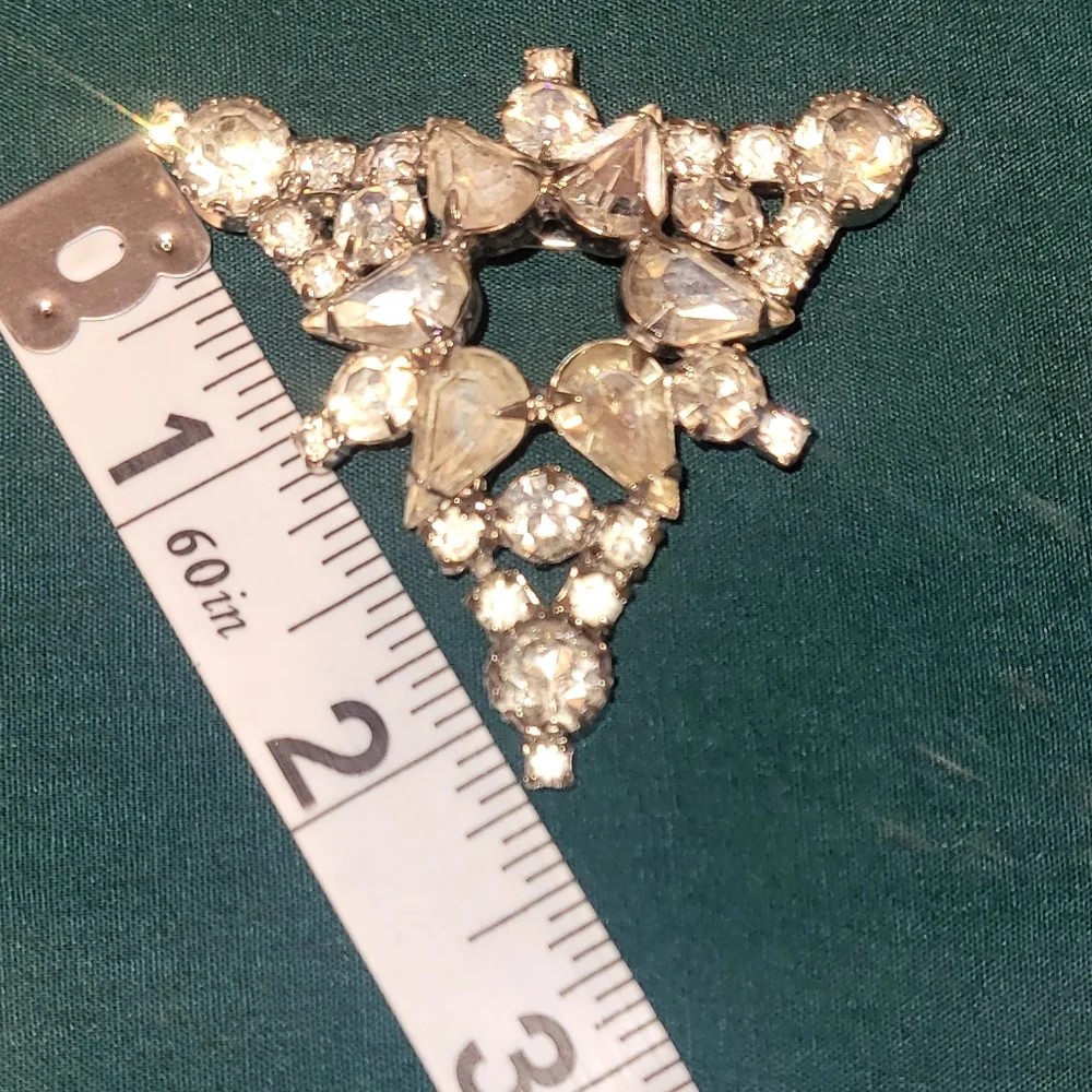 Vintage rhinestone triangle brooch - Picture 6 of 6